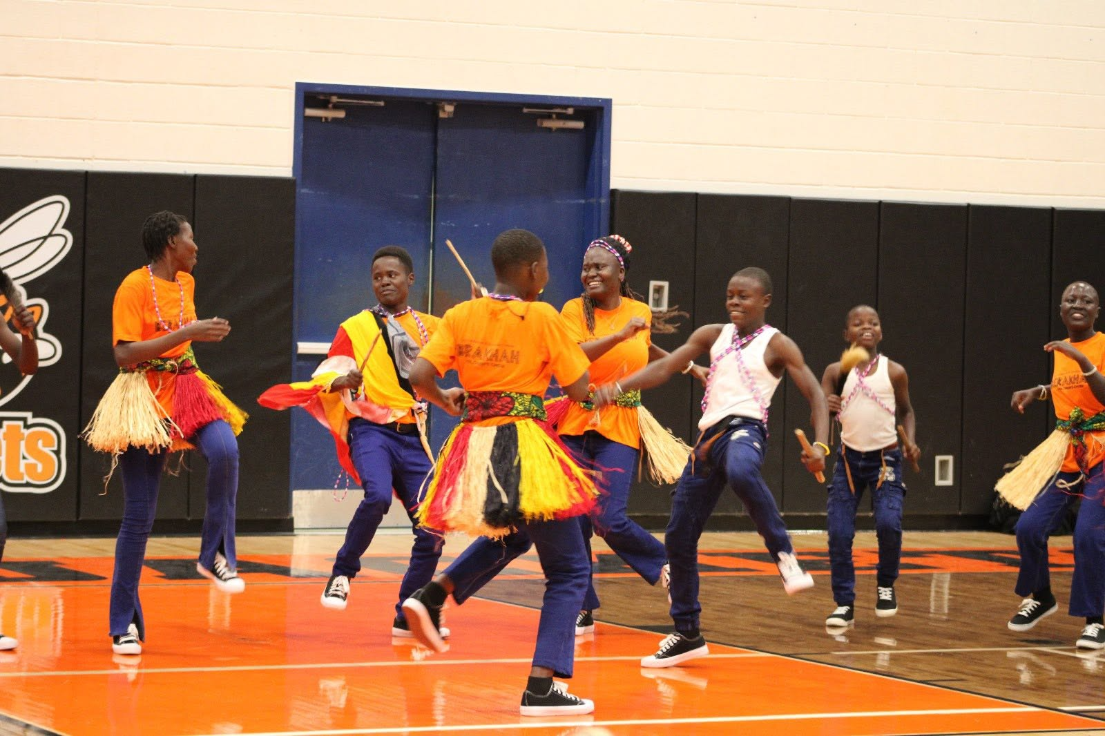 Berakhah Choir performing Kadodi dance
